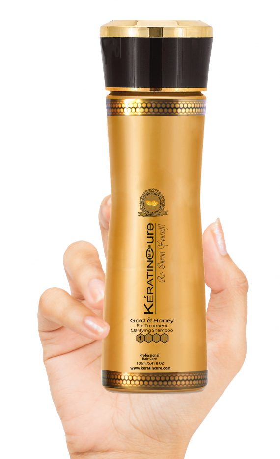 Gold & Honey Clarifying Shampoo 160ml in hand