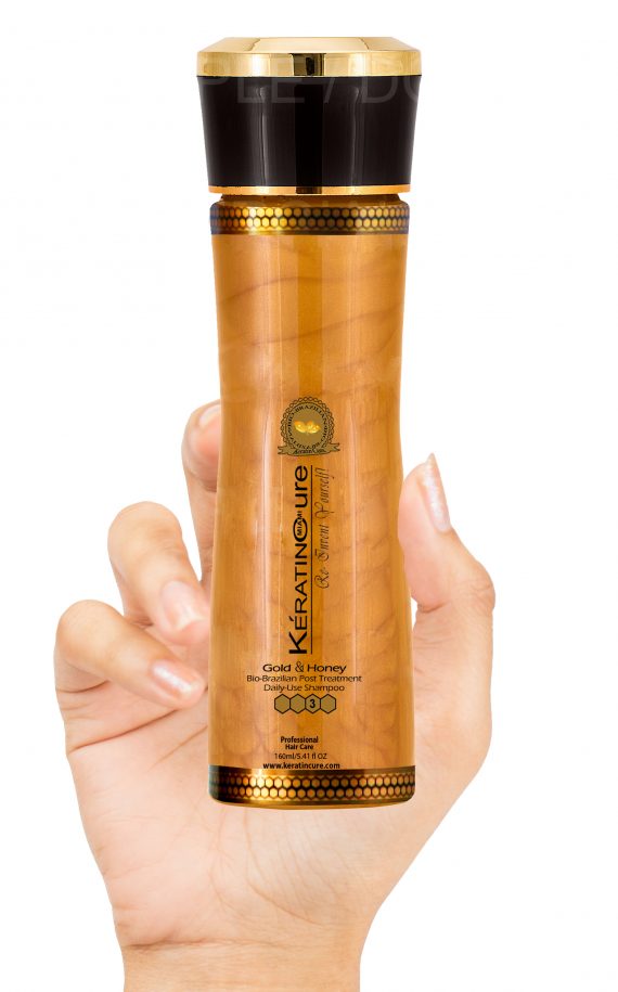 Gold & Honey Daily Shampoo 160ml - 5oz in hand