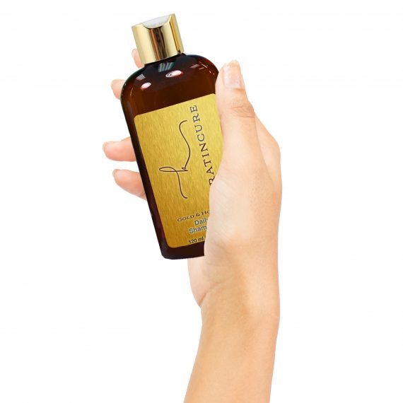 Gold & Honey Daily Shampoo 120ml in hand